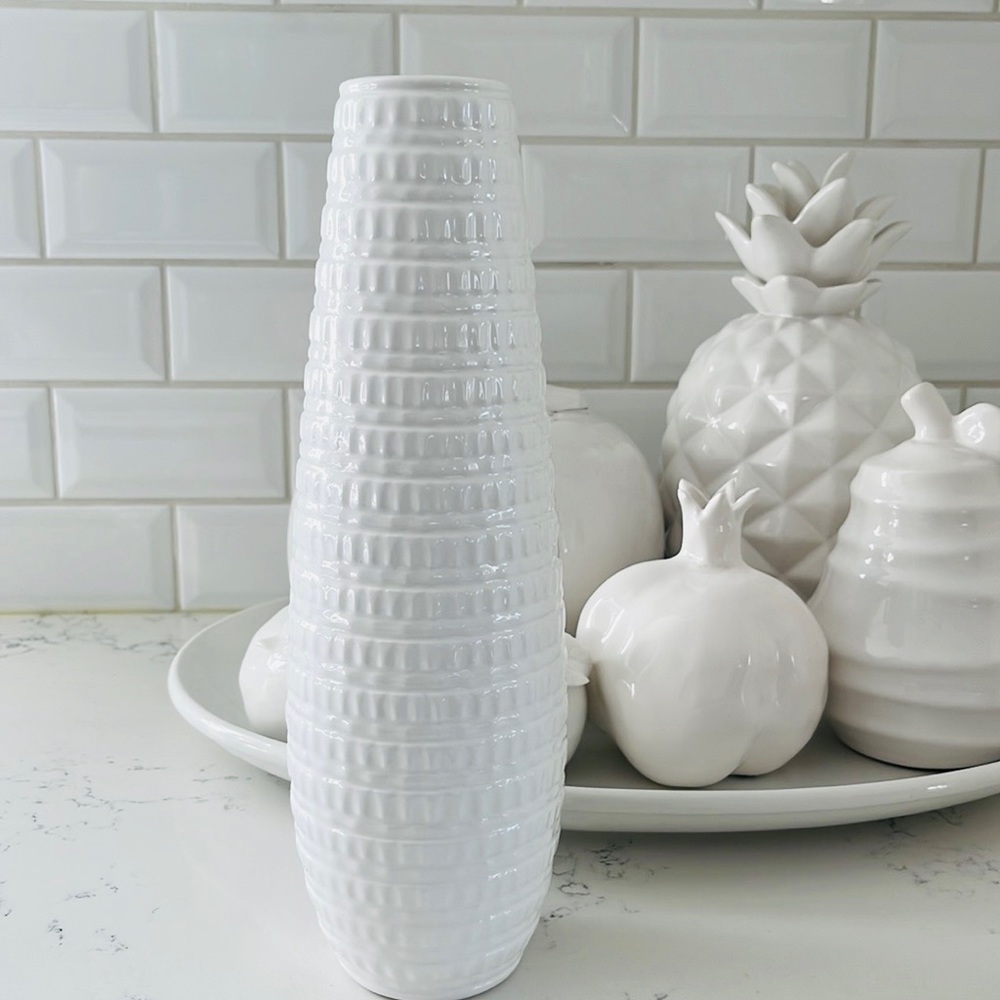 Dannyseo White round ceramic decorative vase